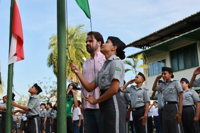 Obras: Prefeito Toni Cunha assina ordens de serviço para construção de escolas e NEI na área urbana e rural