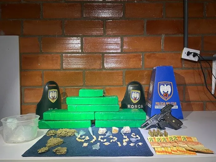 Policiais do 11ºBPM apreendem 6 kg de maconha, crack e pistola em Barra de São Francisco