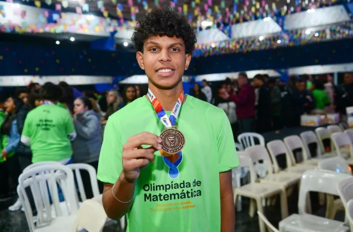 Medalhista da Olimpíada de Matemática fala sobre aulas preparatórias e convida novos alunos para projeto