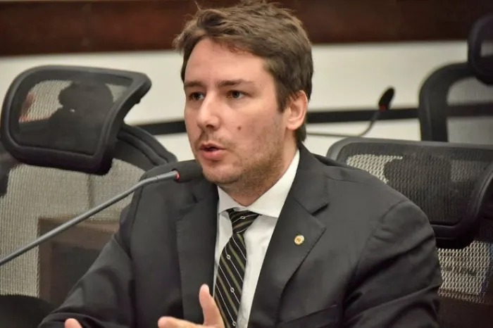 João Henrique apresenta emendas à LDO exigindo transparência do Governo do Estado
