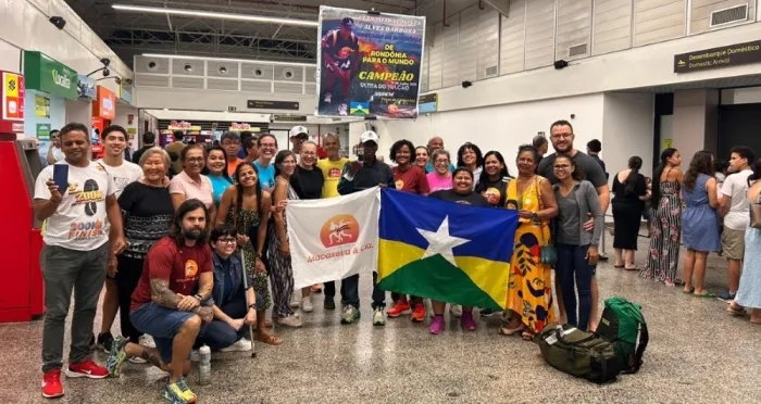  Recepção no aeroporto (Foto: Divulgação)