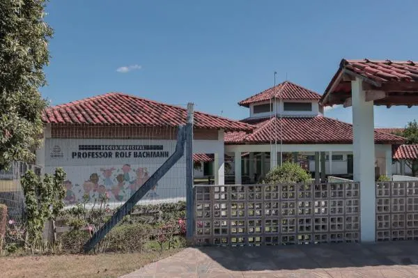 Indicação pede nova pintura para a escola municipal do Pinheiros I, em Sorriso