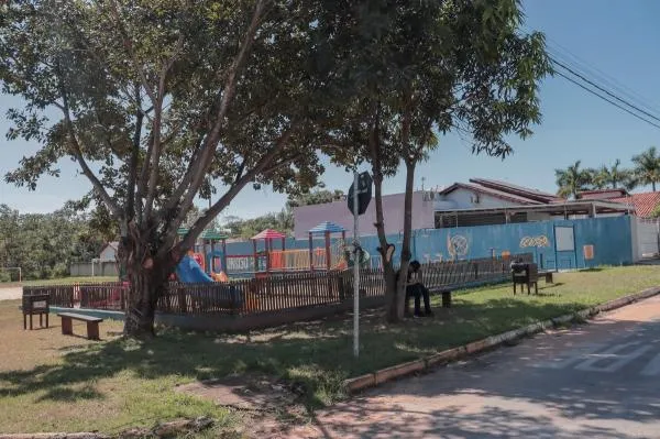 Vereador pede alambrado no campo de areia da praça do Pinheiros I, em Sorriso