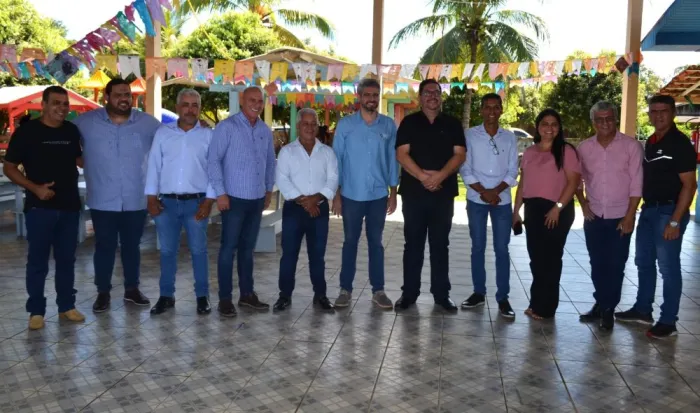  Escola recebeu comitiva do deputado estadual Ezequiel Neiva (Foto: Alexandre Almeida)