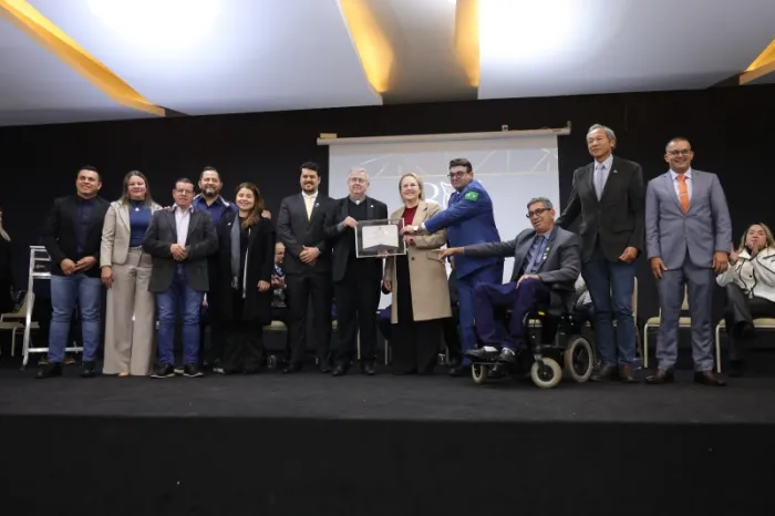 Câmara de Dourados homenageia presidentes da ACED