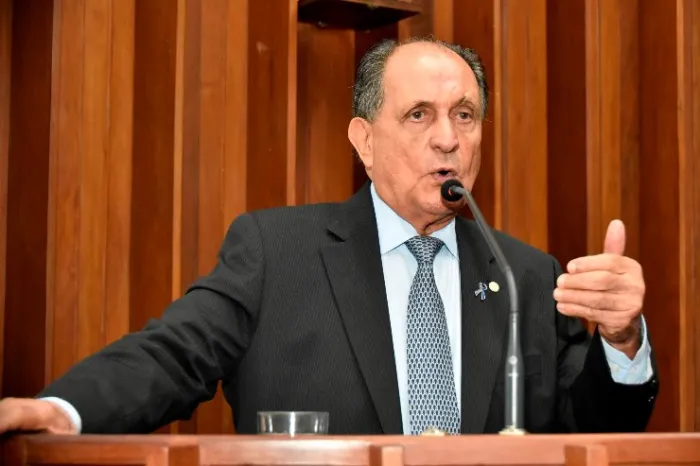 Zé Teixeira reforça pedido por lombadas eletrônicas em Deodápolis