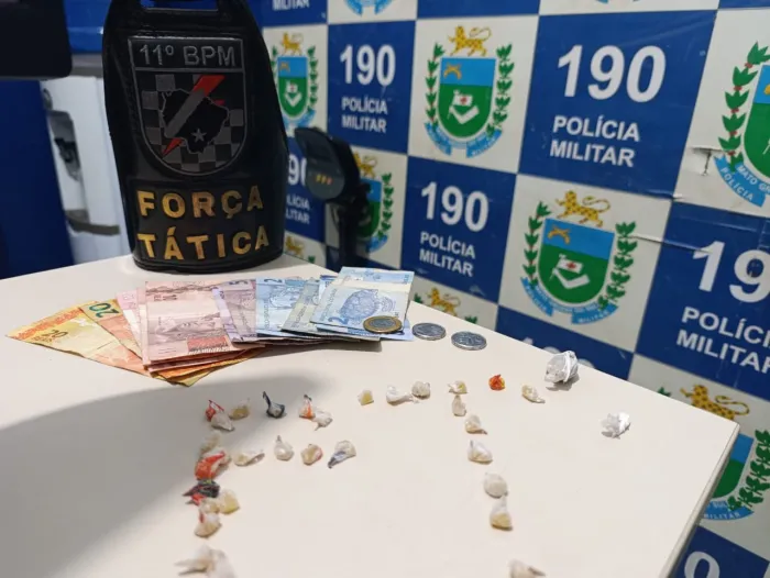Força Tática/11º BPM prende casal por tráfico de drogas após abordagem a suspeito