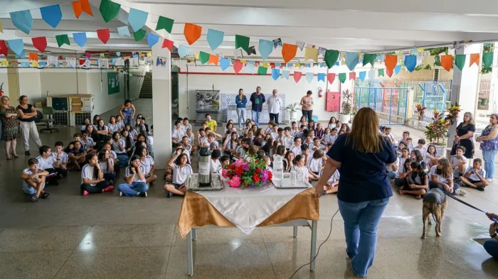 Bem-estar Animal conversa com estudantes sobre posse responsável