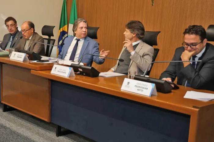 CCJR aprova projetos sobre reciclagem de pneus e apoio a mulheres no climatério