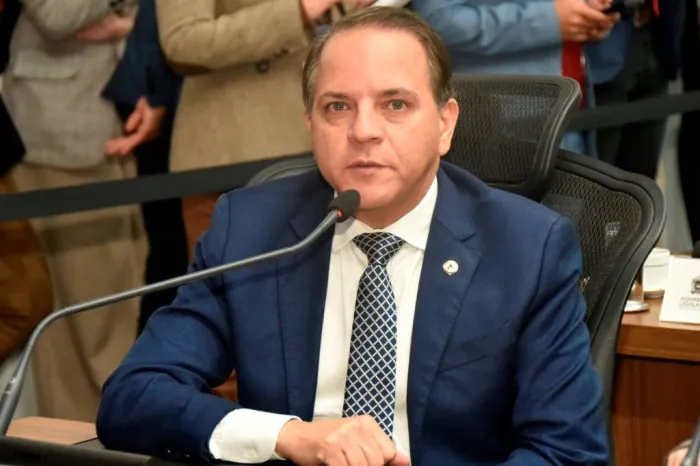 Aviso informativo sobre proibição de fidelização em contratos é proposto