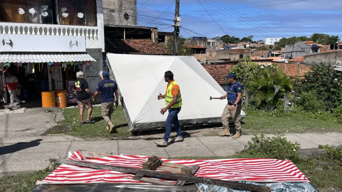 Prefeitura realiza ação de ordenamento em praça de Vida Nova