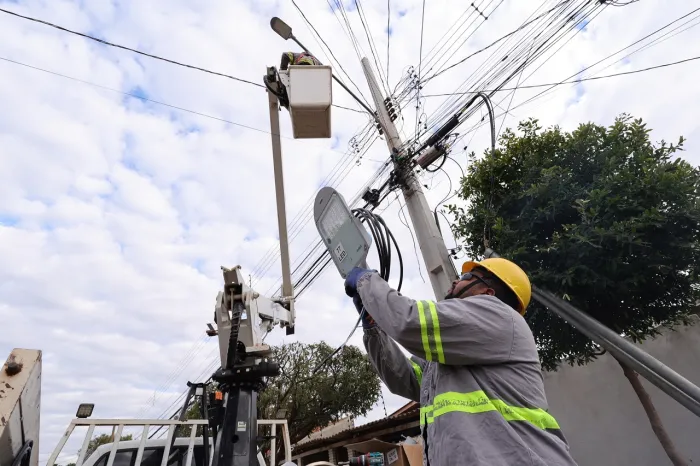 Iluminação de LED chega ao BNH 4º Plano e modernização avança em Dourados