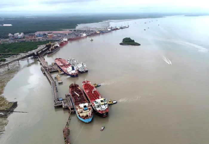 Porto do Itaqui alcança 11 atracações simultâneas com operações ship to ship (STS)