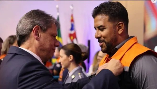 Defesa Civil de São Sebastião recebe medalha do governo do Estado
