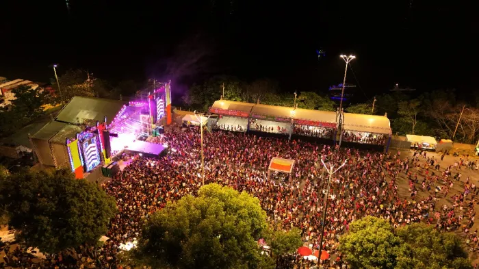 Maraverão: Show de Mari Fernandez marca primeira noite de shows do veraneio 2025