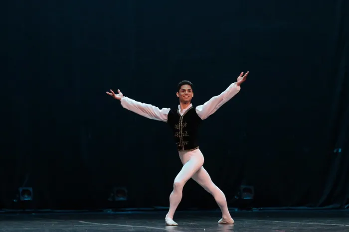 Integrante da Companhia Municipal de Dança é eleito melhor bailarino no Festival Internacional de Goiás