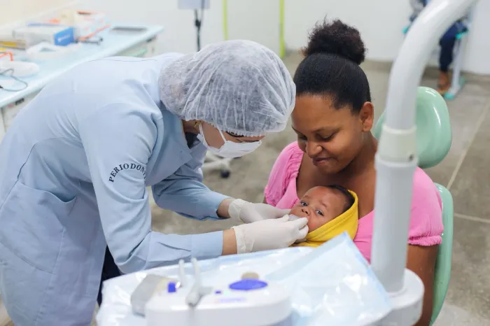 Beneficiando adultos e crianças, CEO realizou 100 cirurgias de frenectomia em quatro meses