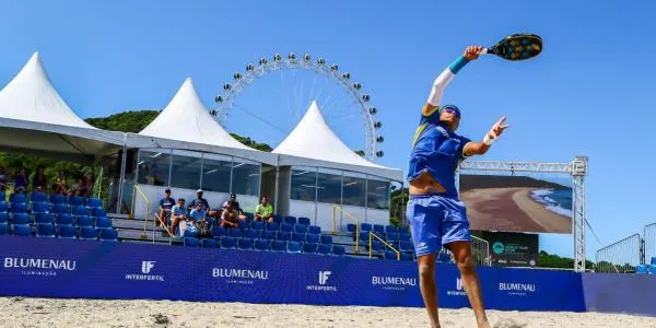 Sorriso sedia Campeonato Mundial de Beach Tennis com presença de campeão mundial e entrada gratuita
