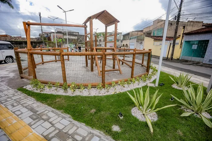 Obras da Praça Celina Santana dos Santos, na Quadra 8 do CIA 1, entram em fase final