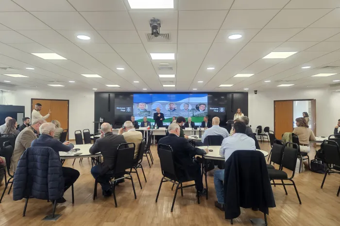 Fundação Araucária apresenta a instituto francês pesquisas da madeira na construção civil