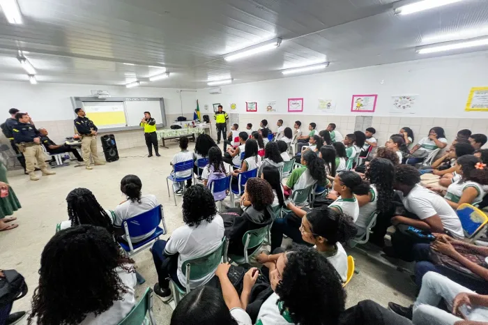 Primeira Semana Municipal do Trânsito movimenta escolas da sede e orla em parceria com a PRF