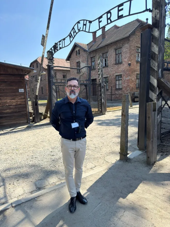 Educador da Rede Estadual representa o Nordeste em seminário internacional sobre o Holocausto, na Polônia