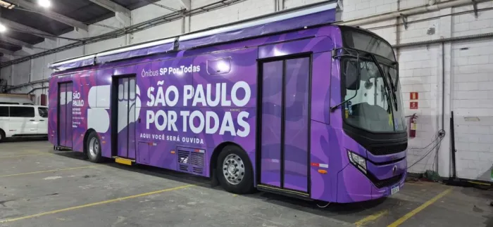 O ônibus é equipado com salas de atendimento individual e em grupo, espaço educativo e banheiro acessível. Foto: Divulgação/Governo de SP