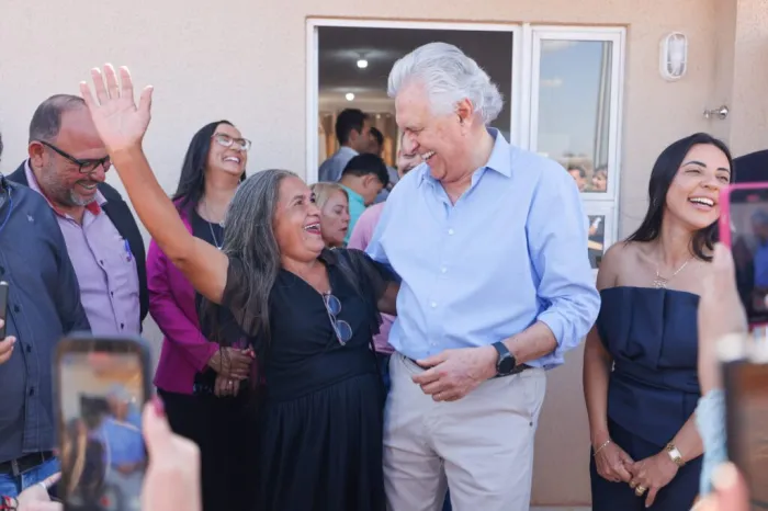 Governador Ronaldo Caiado durante entrega de casas a custo zero em Quirinópolis (Foto: Lucas Diener)