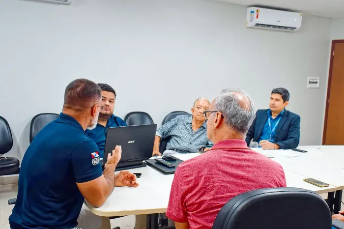 Estado discute projeto que transforma resíduos plásticos em solução para asfalto e concreto
