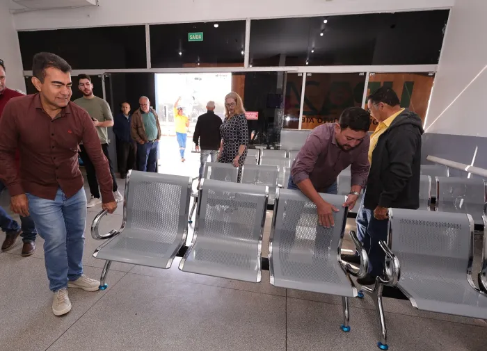 Prefeitura troca todas as cadeiras da UPA e torna ambiente mais confortável e acolhedor 