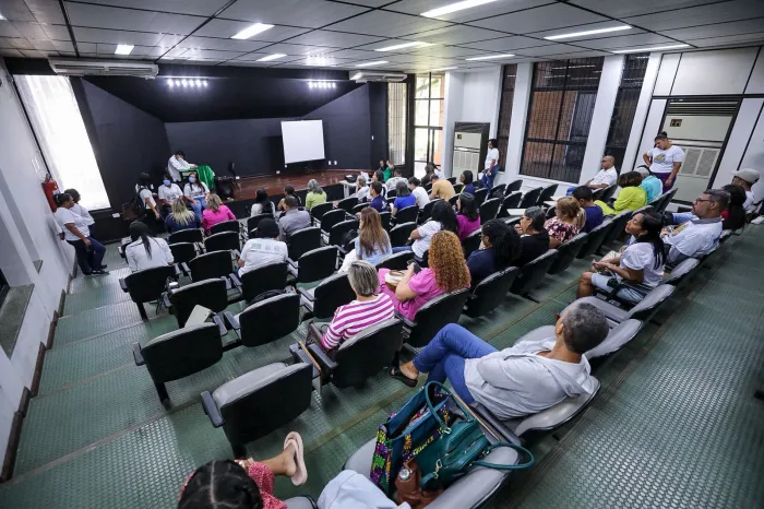 Profissionais de saúde participam de evento sobre tuberculose