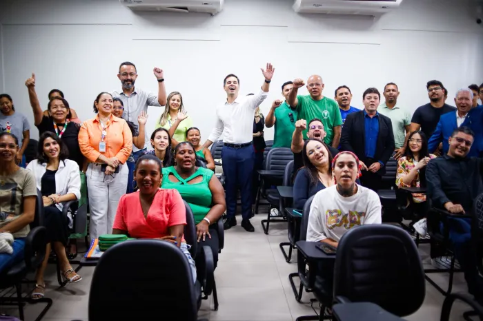 Beneficiários do programa Maranhão Livre da Fome participam da aula inaugural de cursos de qualificação em estética e beleza