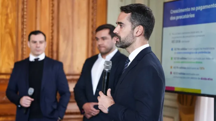 Governador detalha rodada de negociações, junto com o procurador Eduardo Cunha da Costa e o secretário-adjunto Itanielson Cruz -Foto: Vítor Rosa/Secom