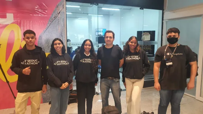 Estudantes e professores da rede estadual iniciam emissão de passaportes para intercâmbio educacional do Seduckathon 2025