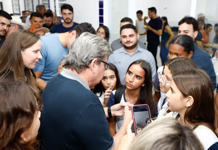 João Azevêdo entrega travessia urbana de São Domingos e inspeciona obras de creches e do Centro de Hemodiálise do Hospital Regional de Pombal