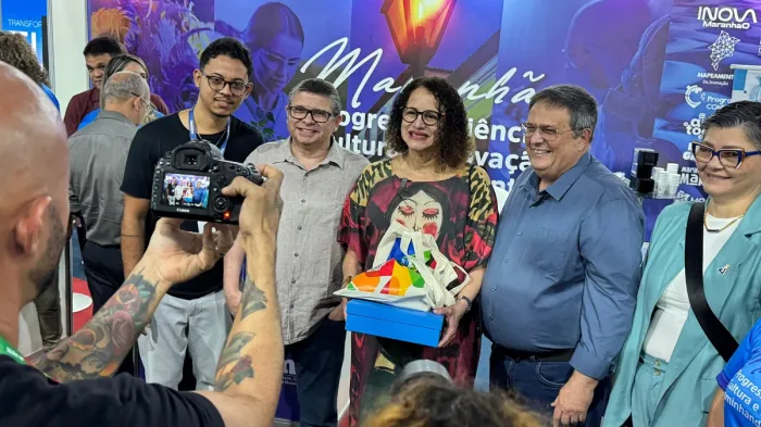 Ministra Luciana Santos visita estande da Fapema na SBPC 2025 e conhece projetos de destaque do Maranhão