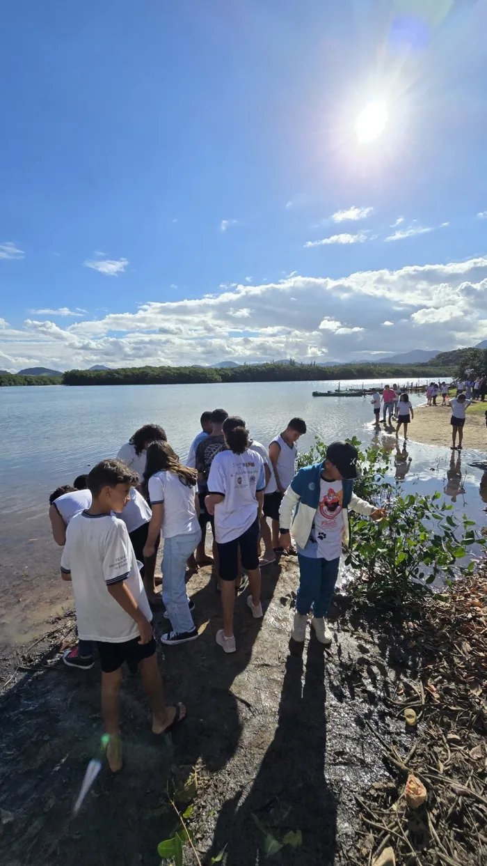 Iema promove visita guiada ao manguezal da RDS Concha D’Ostra com escolas de Guarapari