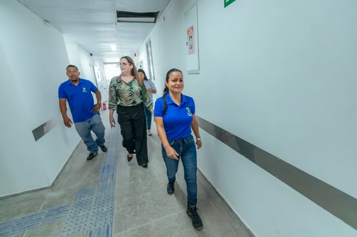 Prefeita acompanha fase final das obras do PA Nelson Barros e vistoria serviço de infraestrutura no município