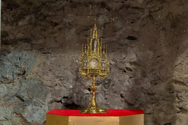 São Sebastião celebra chegada histórica da relíquia de seu padroeiro, fortalecendo o turismo religioso e a fé cristã