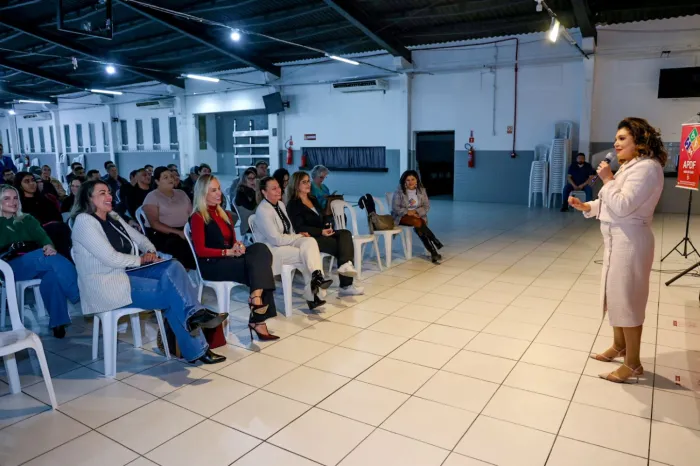 Em palestra sobre prevenção à violência doméstica, vice-governadora relata ações do Estado em defesa das mulheres