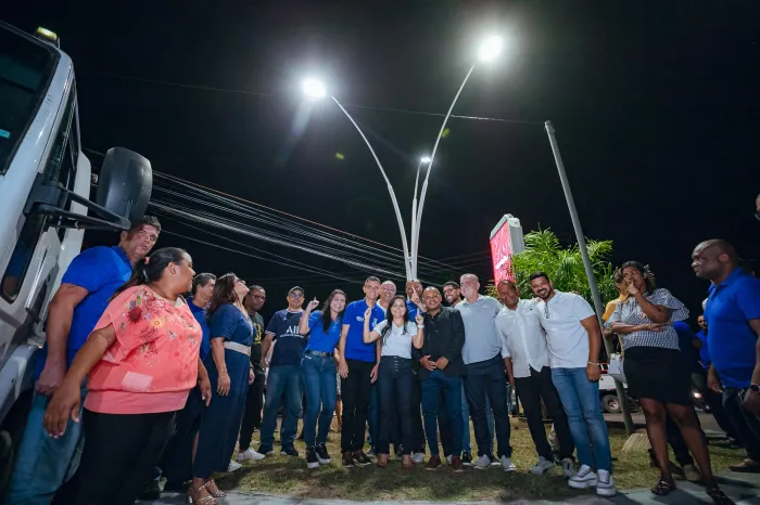 Prefeitura celebra aniversário da cidade com Banho de Luz em 34 vias de Vilas do Atlântico