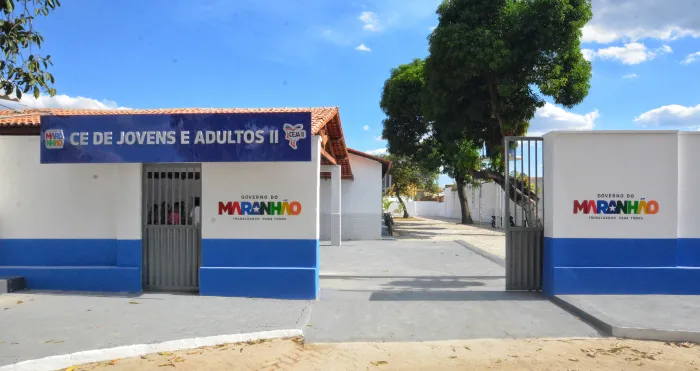 No aniversário de Imperatriz, Governo entrega reformas em escola referência na EJA e na Unidade Regional de Educação