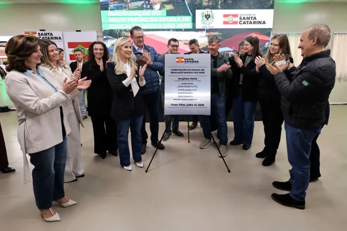 Governador inaugura nova unidade da EEB São José em Treze Tílias