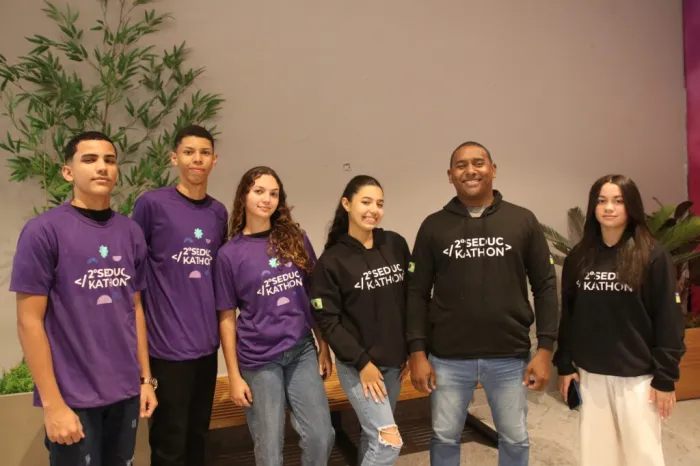 Estudantes de Oeiras e Valença se preparam para intercâmbio após vencerem o maior hackathon de escolas públicas do mundo