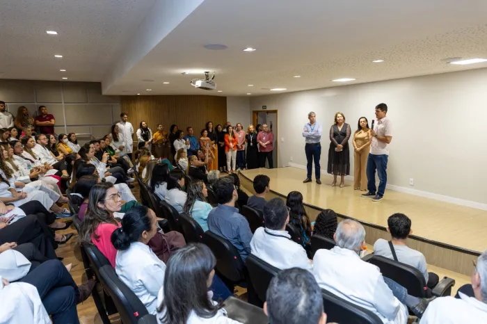 Governo entrega novo auditório no HCM e homenageia profissional que fez doação de órgãos
