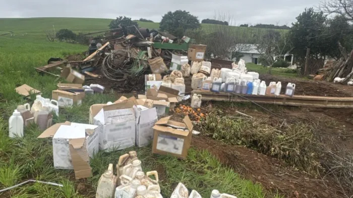 Nenhum dos agrotóxicos possuía nota fiscal, e propriedade fiscalizada não apresentava registro legal de compra dos defensivos -Foto: Divulgação Seapi