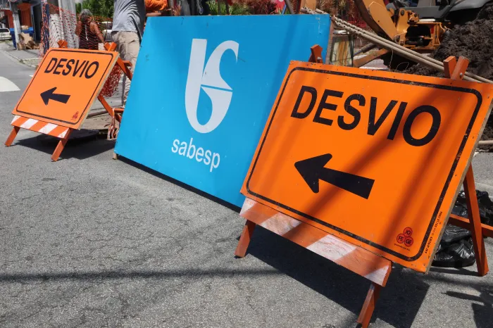 Obras da Sabesp interditam trecho da Avenida Ayrton Senna
