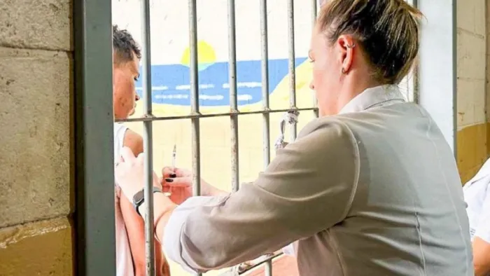 Apenados e agentes penitenciários receberam dose trivalente contra o vírus Influenza A (H1N1 e H3N2) e Influenza B -Foto: Ascom Polícia Penal