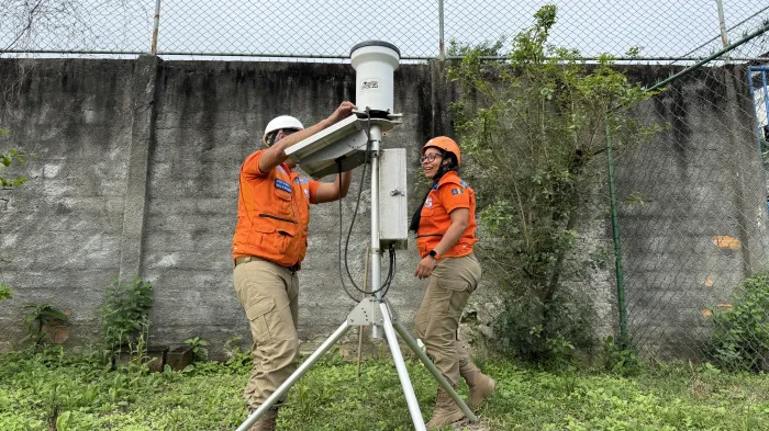 Defesa Civil realiza manutenção preventiva dos pluviômetros de Lauro de Freitas