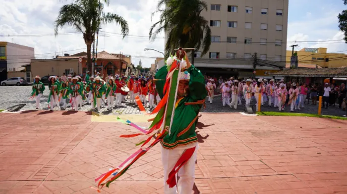 Congadas de Atibaia participam do Revelando SP em São José dos Campos